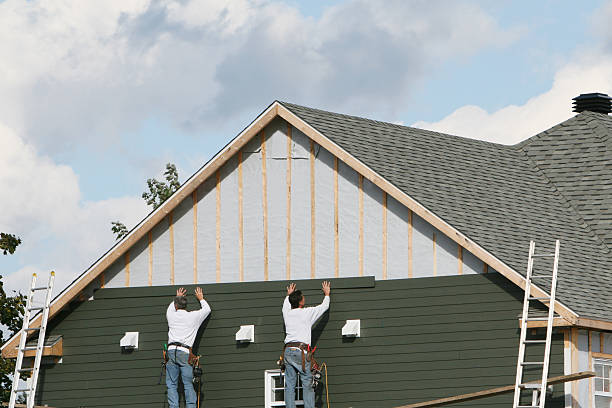 Professional Siding Installation technician working in Anna, TX